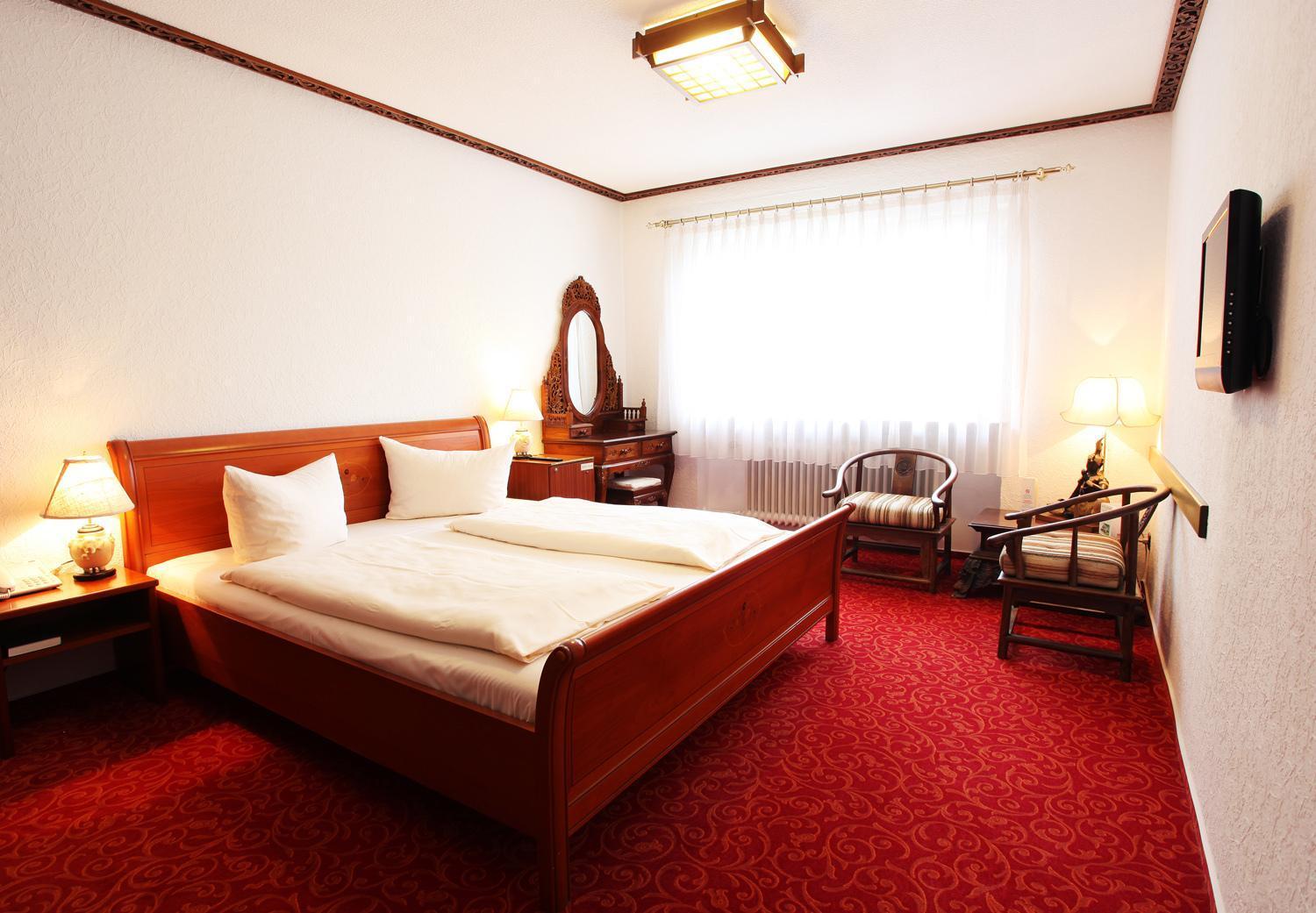 Hotel Pfauen ウムキルヒ エクステリア 写真