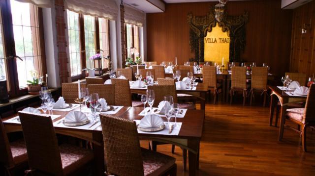 Hotel Pfauen ウムキルヒ エクステリア 写真