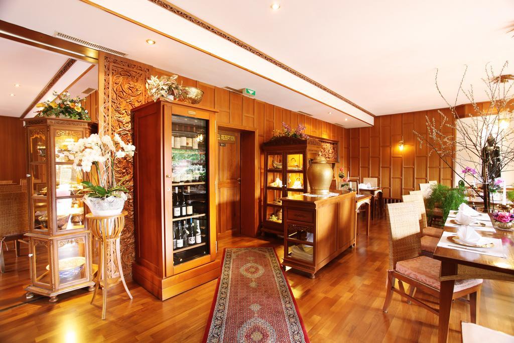Hotel Pfauen ウムキルヒ エクステリア 写真