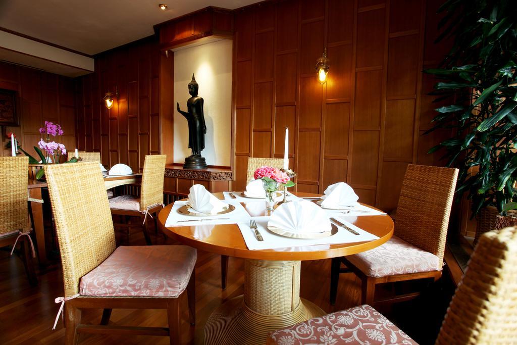 Hotel Pfauen ウムキルヒ エクステリア 写真